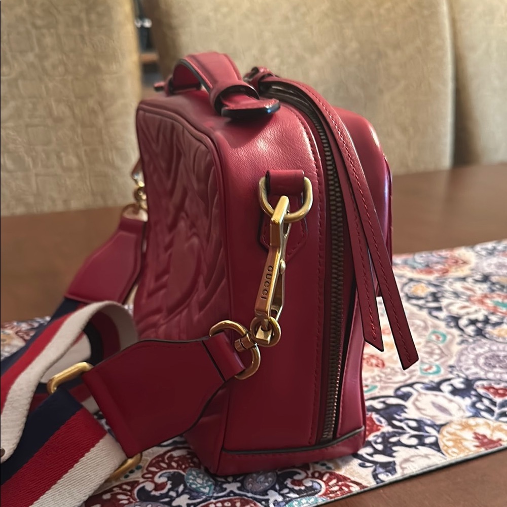 Gucci Red Crossbody Bag with Chevron Quilting - Picture 4 of 10
